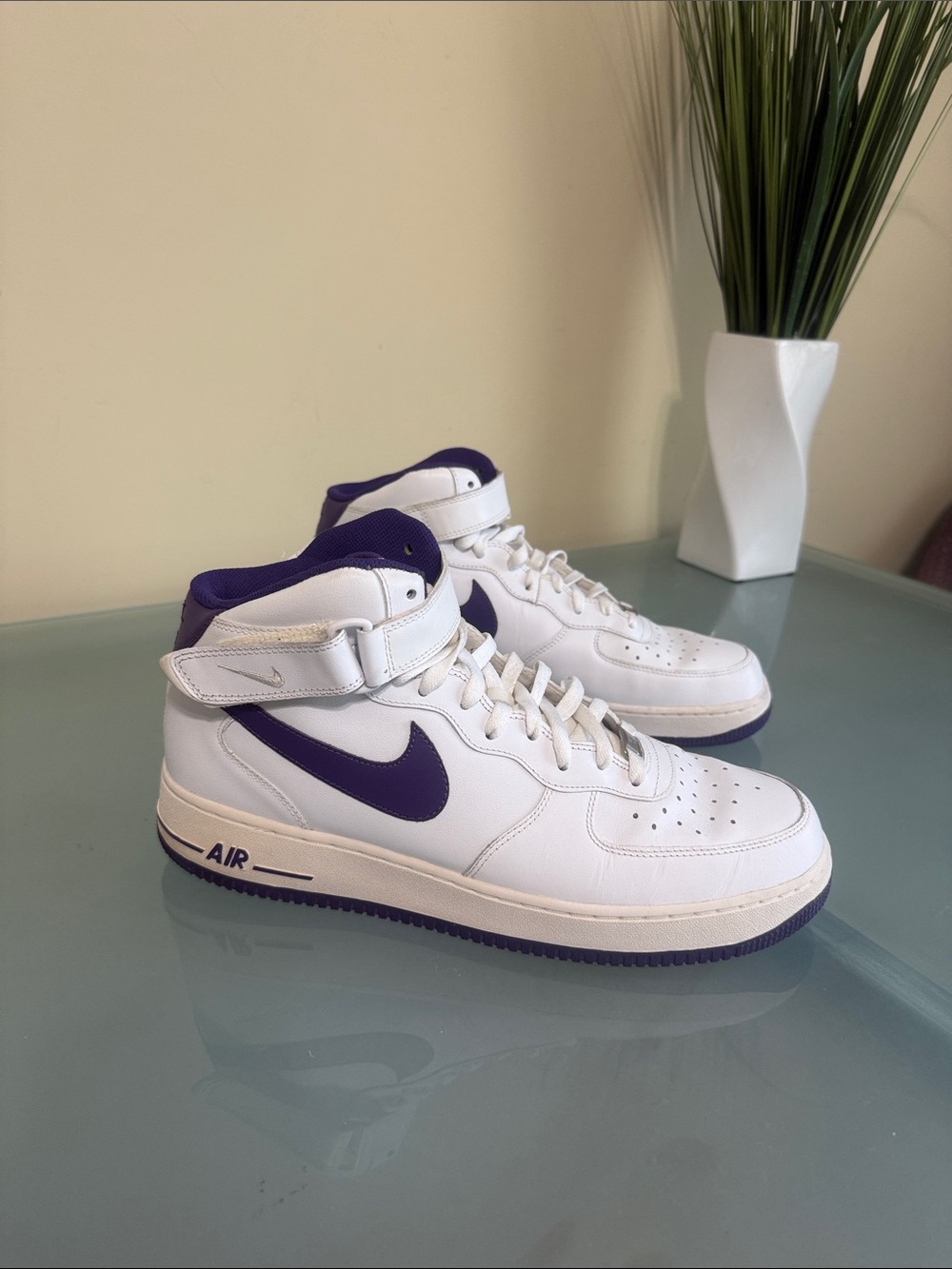 Nike Air Force 1 White Leather High Top Basketball Sneakers w/Purple Size 13